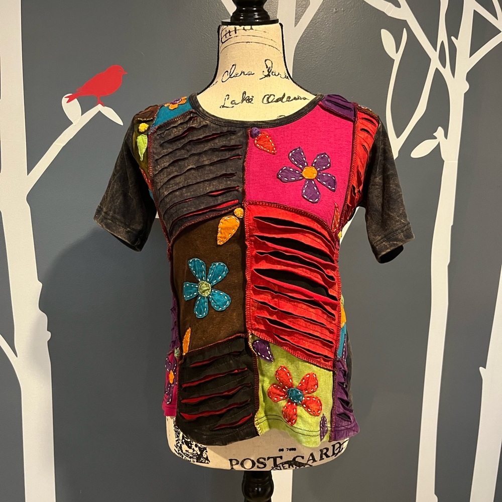 Rising International woman’s Short Sleeve Shirt Multi color Size Small